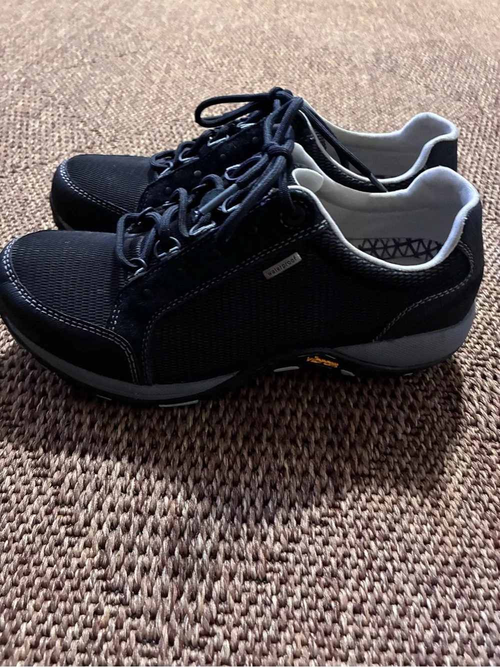 Dansko Peggy shoe 8.5-9